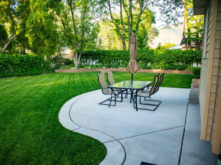 Your Outdoor Patio: 3 Great Reasons to Get a Broom Finish